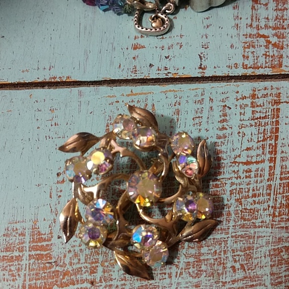 Vintage Aurora Borealis rhinestone brooch pin - Picture 1 of 2